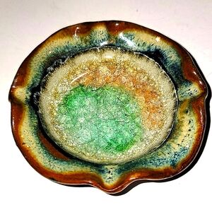 ART POTTERY ROUND CRACKLE INFUSED GLASS ASHTRAY/TRINKET DISH